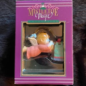 CHRISTMAS ORNAMENT MISTLETOE MAGIC ANGEL